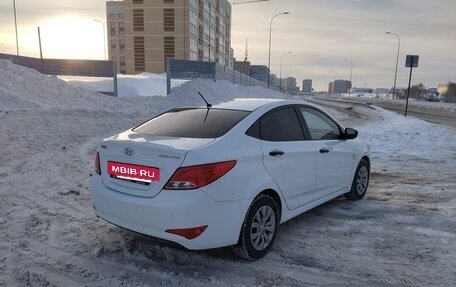 Hyundai Solaris II рестайлинг, 2015 год, 920 000 рублей, 5 фотография
