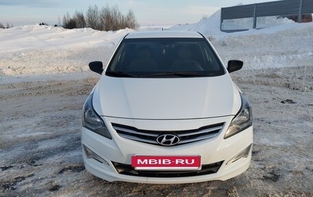 Hyundai Solaris II рестайлинг, 2015 год, 920 000 рублей, 2 фотография