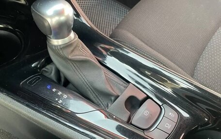 Toyota C-HR I рестайлинг, 2019 год, 2 150 000 рублей, 17 фотография