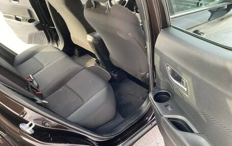 Toyota C-HR I рестайлинг, 2019 год, 2 150 000 рублей, 13 фотография