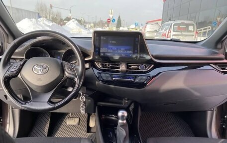 Toyota C-HR I рестайлинг, 2019 год, 2 150 000 рублей, 21 фотография