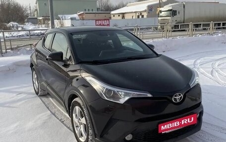 Toyota C-HR I рестайлинг, 2019 год, 2 150 000 рублей, 32 фотография