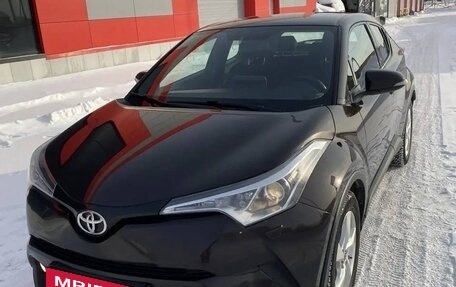 Toyota C-HR I рестайлинг, 2019 год, 2 150 000 рублей, 26 фотография