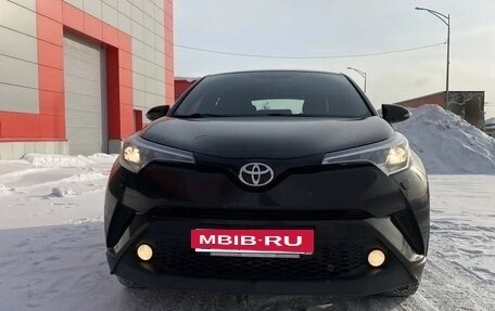Toyota C-HR I рестайлинг, 2019 год, 2 150 000 рублей, 27 фотография