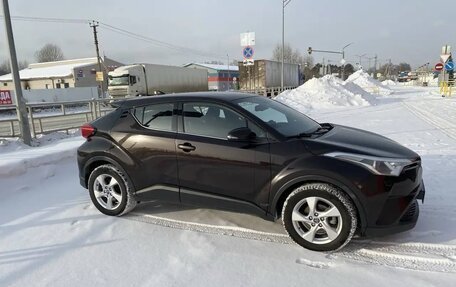 Toyota C-HR I рестайлинг, 2019 год, 2 150 000 рублей, 33 фотография