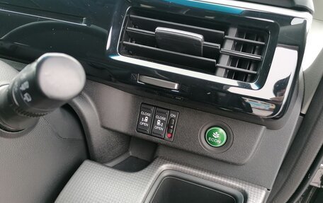 Honda Stepwgn IV, 2017 год, 1 950 000 рублей, 24 фотография