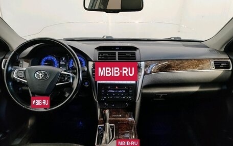 Toyota Camry, 2017 год, 2 359 000 рублей, 8 фотография