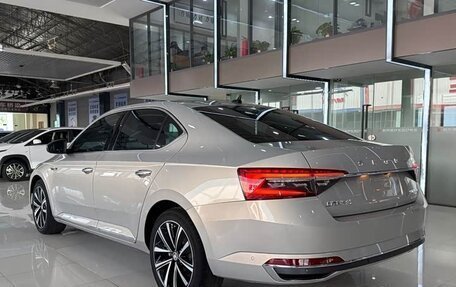 Skoda Superb III рестайлинг, 2022 год, 2 370 000 рублей, 5 фотография