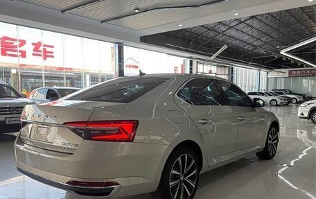 Skoda Superb III рестайлинг, 2022 год, 2 370 000 рублей, 4 фотография