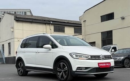 Volkswagen Touran III, 2021 год, 1 600 000 рублей, 1 фотография