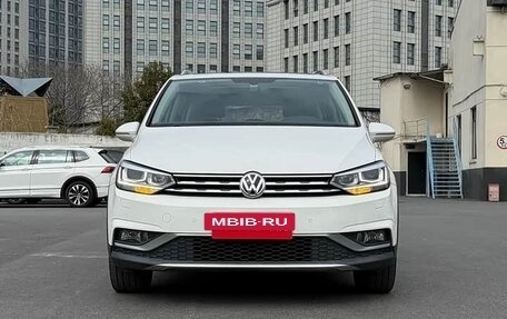 Volkswagen Touran III, 2021 год, 1 600 000 рублей, 2 фотография