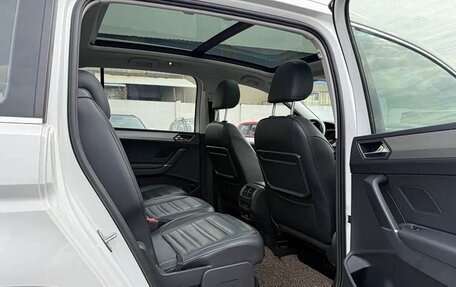 Volkswagen Touran III, 2021 год, 1 600 000 рублей, 10 фотография