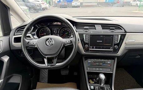 Volkswagen Touran III, 2021 год, 1 600 000 рублей, 19 фотография