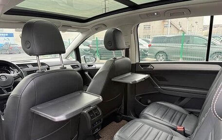 Volkswagen Touran III, 2021 год, 1 600 000 рублей, 17 фотография