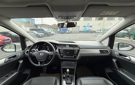 Volkswagen Touran III, 2021 год, 1 600 000 рублей, 20 фотография