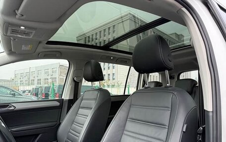 Volkswagen Touran III, 2021 год, 1 600 000 рублей, 27 фотография