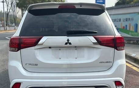 Mitsubishi Outlander III рестайлинг 3, 2021 год, 2 095 000 рублей, 5 фотография