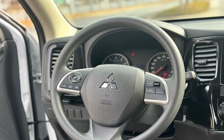 Mitsubishi Outlander III рестайлинг 3, 2021 год, 2 095 000 рублей, 7 фотография