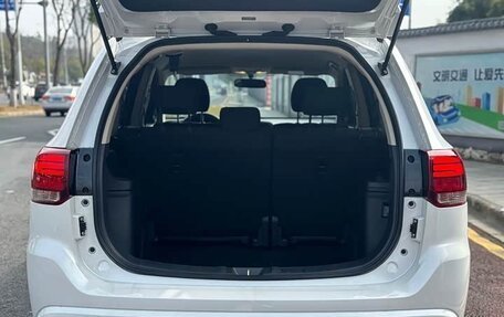 Mitsubishi Outlander III рестайлинг 3, 2021 год, 2 095 000 рублей, 19 фотография