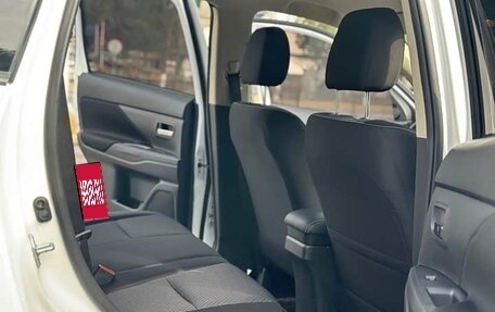 Mitsubishi Outlander III рестайлинг 3, 2021 год, 2 095 000 рублей, 13 фотография