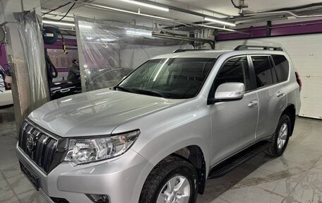 Toyota Land Cruiser Prado 150 рестайлинг 2, 2021 год, 6 500 000 рублей, 1 фотография