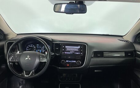 Mitsubishi Outlander III рестайлинг 3, 2017 год, 1 869 000 рублей, 11 фотография