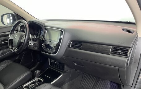 Mitsubishi Outlander III рестайлинг 3, 2017 год, 1 869 000 рублей, 10 фотография