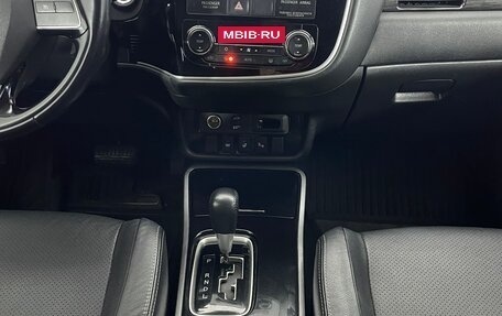 Mitsubishi Outlander III рестайлинг 3, 2017 год, 1 869 000 рублей, 15 фотография