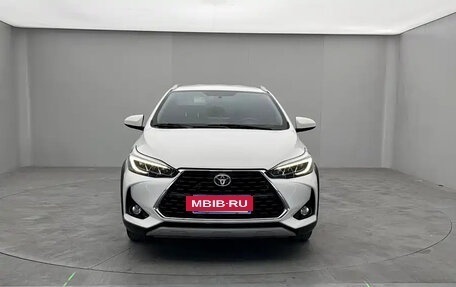 Toyota Yaris XP150 рестайлинг, 2021 год, 1 200 000 рублей, 2 фотография