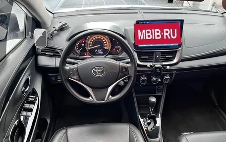 Toyota Yaris XP150 рестайлинг, 2021 год, 1 200 000 рублей, 13 фотография