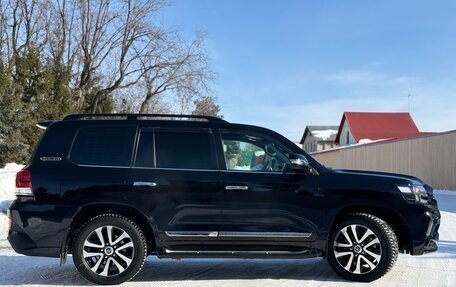 Toyota Land Cruiser 200, 2017 год, 9 900 000 рублей, 3 фотография