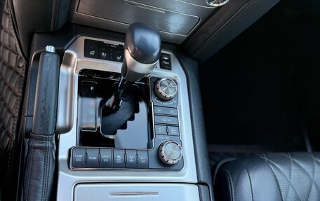 Toyota Land Cruiser 200, 2017 год, 9 900 000 рублей, 8 фотография