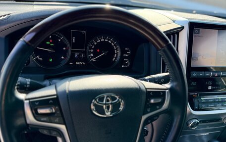 Toyota Land Cruiser 200, 2017 год, 9 900 000 рублей, 7 фотография