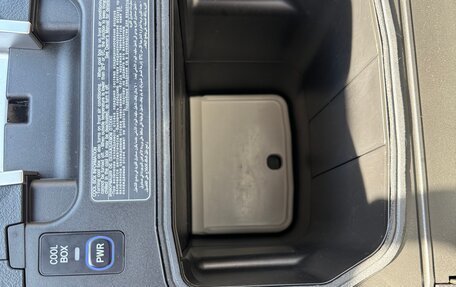 Toyota Land Cruiser 200, 2017 год, 9 900 000 рублей, 9 фотография