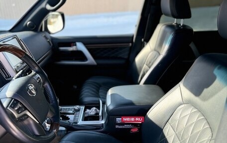 Toyota Land Cruiser 200, 2017 год, 9 900 000 рублей, 6 фотография