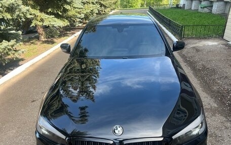 BMW 5 серия, 2019 год, 2 550 000 рублей, 2 фотография