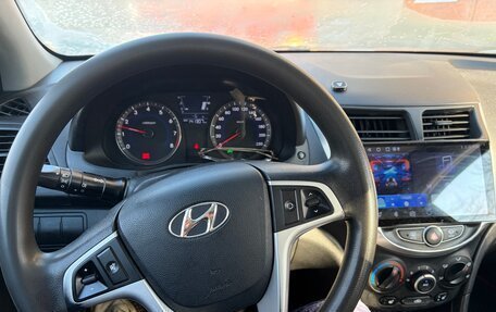 Hyundai Solaris II рестайлинг, 2013 год, 700 000 рублей, 1 фотография