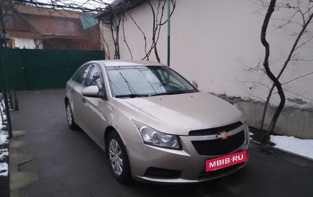 Chevrolet Cruze II, 2010 год, 690 000 рублей, 3 фотография