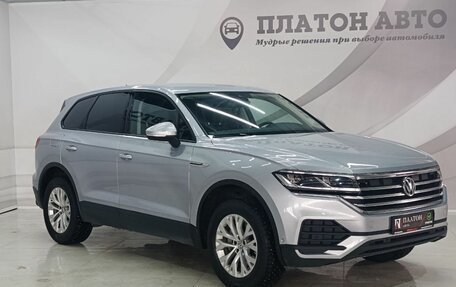 Volkswagen Touareg III, 2019 год, 4 600 000 рублей, 3 фотография