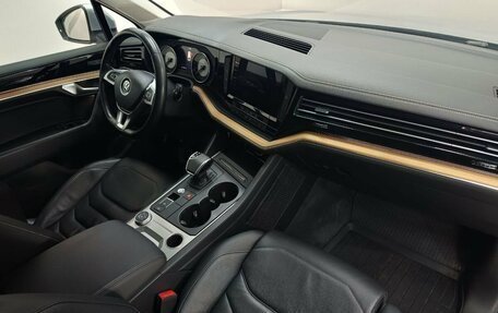 Volkswagen Touareg III, 2019 год, 4 600 000 рублей, 16 фотография