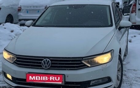 Volkswagen Passat B8 рестайлинг, 2016 год, 1 390 000 рублей, 2 фотография