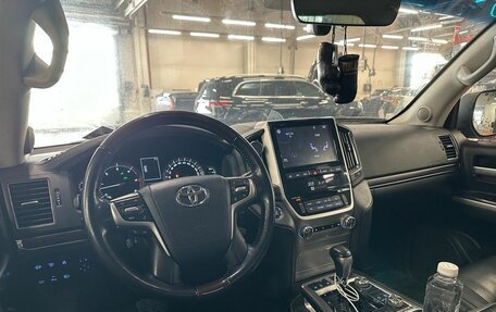 Toyota Land Cruiser 200, 2020 год, 7 880 000 рублей, 9 фотография