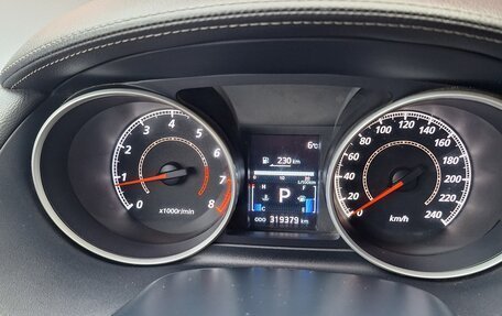 Mitsubishi Outlander III рестайлинг 3, 2010 год, 900 000 рублей, 8 фотография