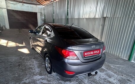 Hyundai Solaris II рестайлинг, 2012 год, 650 000 рублей, 2 фотография