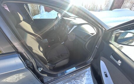 Hyundai Solaris II рестайлинг, 2012 год, 650 000 рублей, 21 фотография