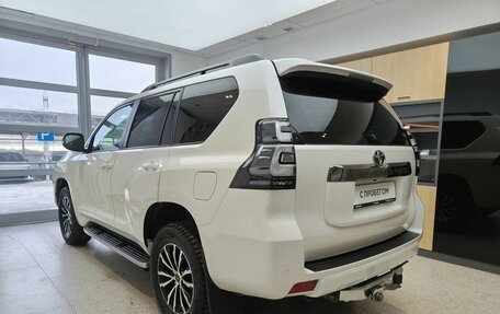 Toyota Land Cruiser Prado 150 рестайлинг 2, 2021 год, 6 300 000 рублей, 7 фотография