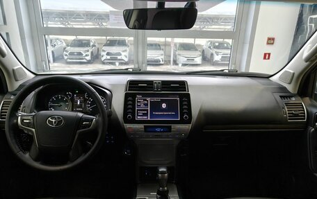 Toyota Land Cruiser Prado 150 рестайлинг 2, 2021 год, 6 300 000 рублей, 13 фотография