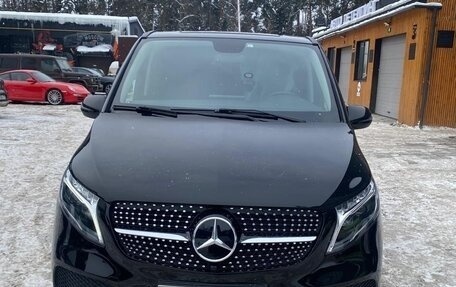 Mercedes-Benz V-Класс, 2022 год, 6 800 000 рублей, 2 фотография