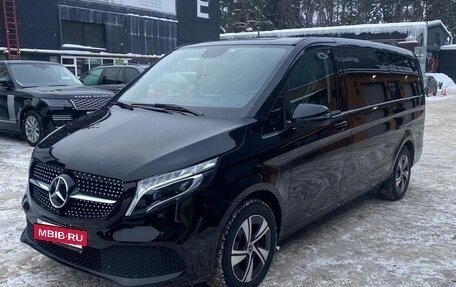 Mercedes-Benz V-Класс, 2022 год, 6 800 000 рублей, 3 фотография