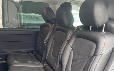 Mercedes-Benz V-Класс, 2022 год, 6 800 000 рублей, 12 фотография